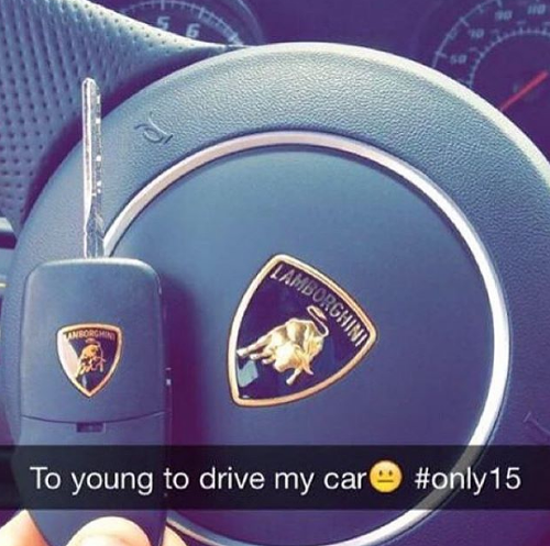 Som moc mladý na šoférovanie. Mám len 15.