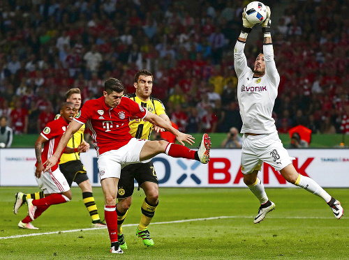 Vďaka sledovaniu záznamu zápasu Bayern Mníchov - Borussia Dortmund nesedel v kuchyni.