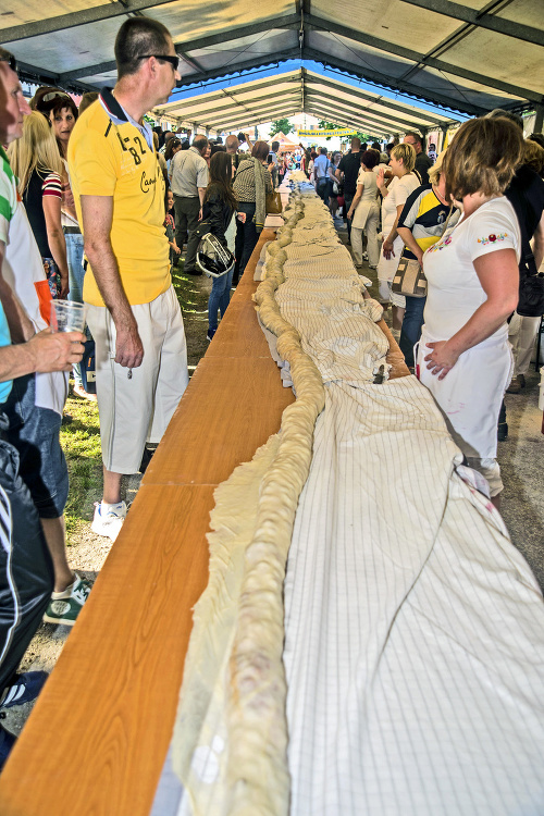 Tradičný chutný koláč prekonal minuloročný rekord o tri metre.