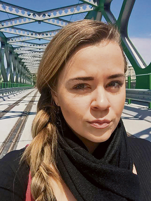 Mnohí Bratislavčania určite neodolajú urobiť so fotku na novom Starom moste.