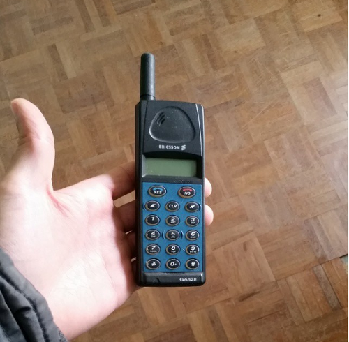Spomienky na staré mobilné telefóny. 