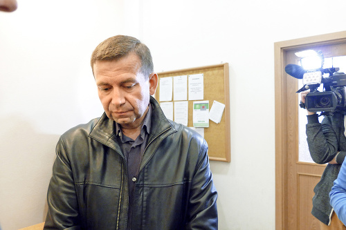 Zamestnanec Baumaxu Ivan (46) na súde po celý čas hľadel do zeme.