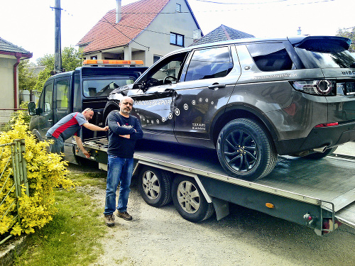 Po zdemolované auto prišla v pondelok odťahovka.