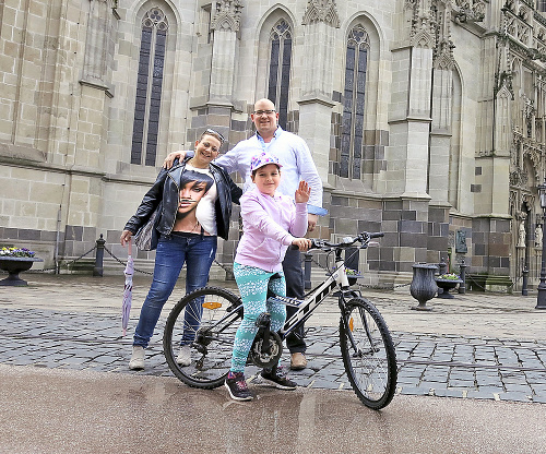 Nikol (33), Róbert (35) a Sarah (6) Orosovci.