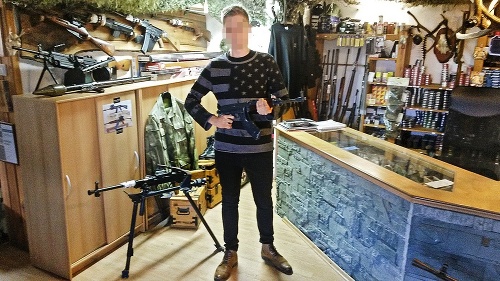 Po parížskych útokoch náš redaktor kúpil v Partizánskom expanzné zbrane bez problémov.