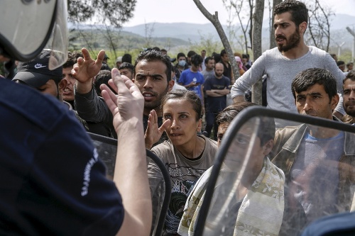 Utečenci na grécko-macedónskych hraniciach pri dedine Idomeni.