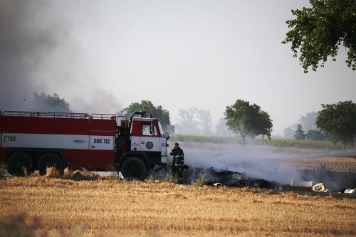 Na mieste zasahujú hasiči z Galanty, Senca, Dunajskej Stredy, Trnavy a dobrovoľníci z okolitých obcí.