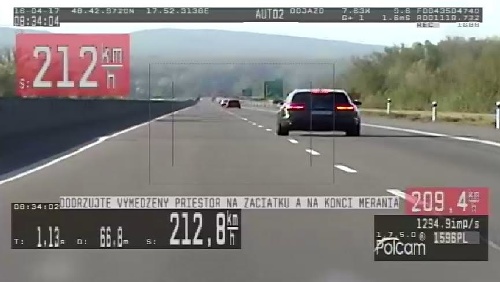 Tomuto cestnému pirátovi namerali rýchlosť 212 km/hod.