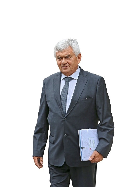 Ľubomír Jahnátek (60)