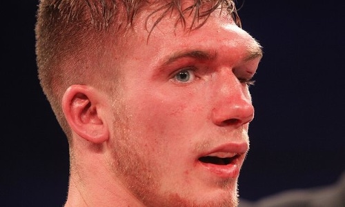 Nick Blackwell v okamihu, keď v súboji prestával na ľavé oko vidieť.