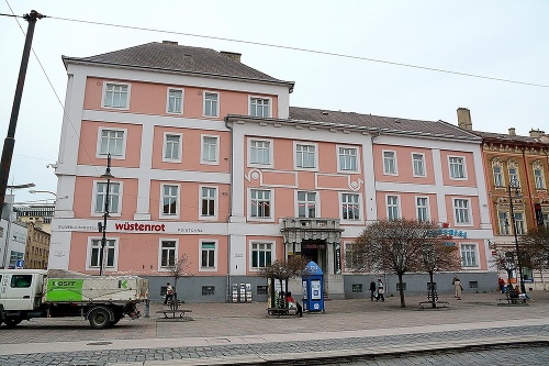 Historickú budovu v centre Košíc predali v roku 2015.