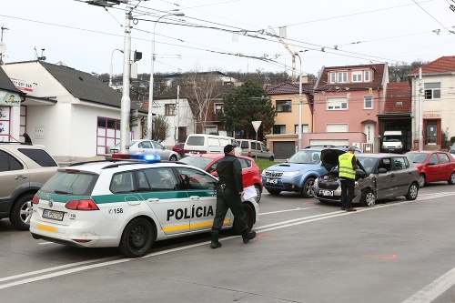 Na mieste zasahovali záchranári, hasiči a policajti.