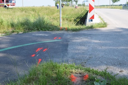 Opitý maďarský motorkár vbehol s mašinou do zavlažovacieho kanála, zomrela mladá spolujazdkyňa. 