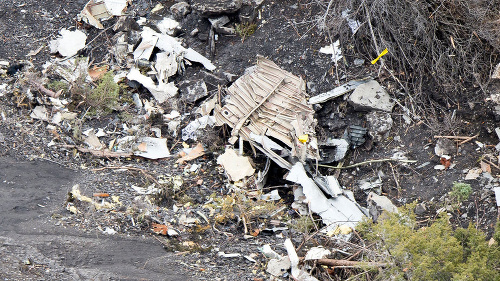 Trosky dopravného lietadla spoločnosti Germanwings, ktoré havarovalo pri horskej obci Seyne-les-Alpes vo francúzskych Alpách.