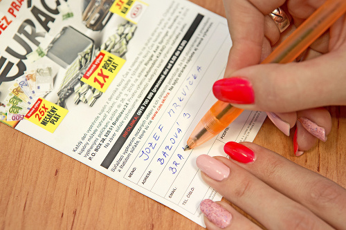4. Na kartu so všetkými kupónmi alebo žolíkmi napíšte svoje osobné údaje.
