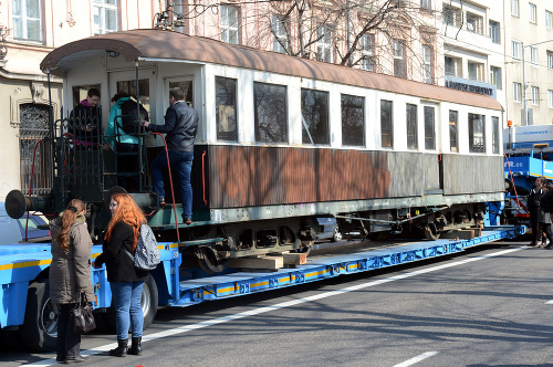 Vozeň historickej Viedenskej električky, ktorá premávala pred 2. svetovou vojnou na trase Prešporok-Viedeň.