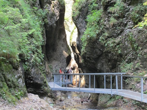 Dvojicu upútal obrys na skale, ktorý sa im podobá na Jánošíka.