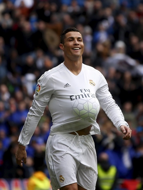 S loptou pod dresom oslavoval Ronaldo jeden zo svojich gólov.