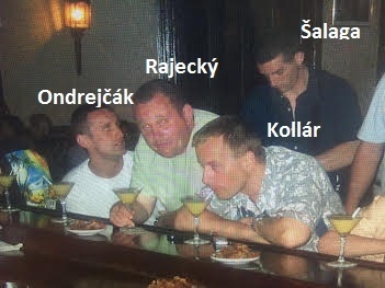 Kollár si vychutnával drink s Ondrejčákom, Rajeckým a Šalagom.