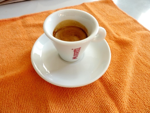 Ozajstné espresso musí mať penu, robí sa presne 20 sekúnd. 