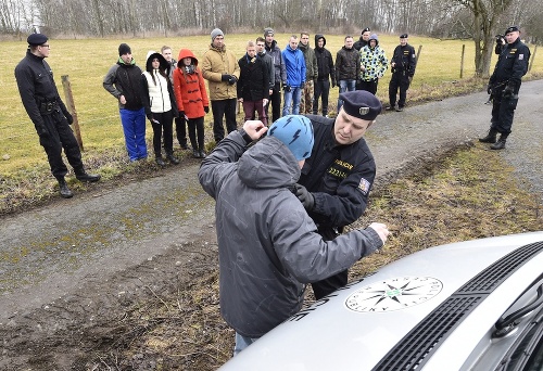 Policajti si vyskúšali, ako by prebiehali kontroly migrantov na hraniciach.