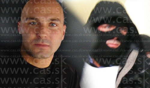 Chráneného svedka Antona Cvešpera priviedli na súd policajti v kukle a nepriestrelnej veste