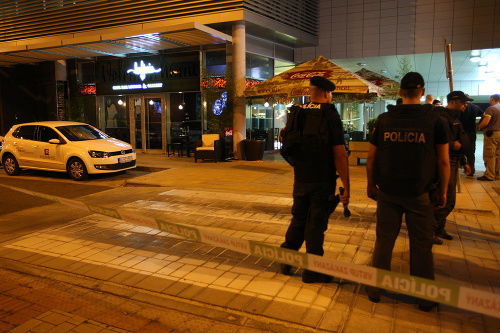 Na miesto činu boli privolané boli aj policajné jednotky.