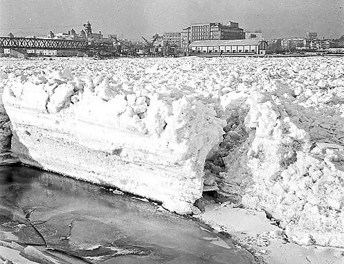 1956: Dunaj bol zamrznutý až do hĺbky 1,8 metra.