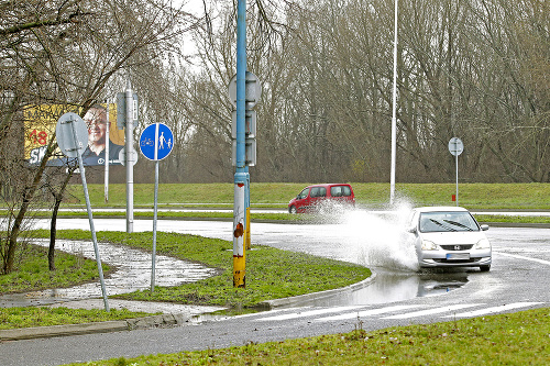 Dolnozemská cesta