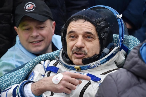 Mikhail Kornienko sa vrátil späť na Zem. 