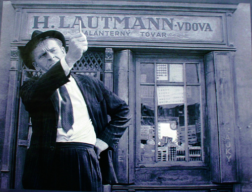 V postave Tóna Brtka vo filme zahviezdil Jozef Kroner.