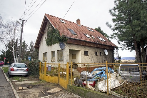 Február 2016: Pišťankov dom vypratávajú robotníci. 