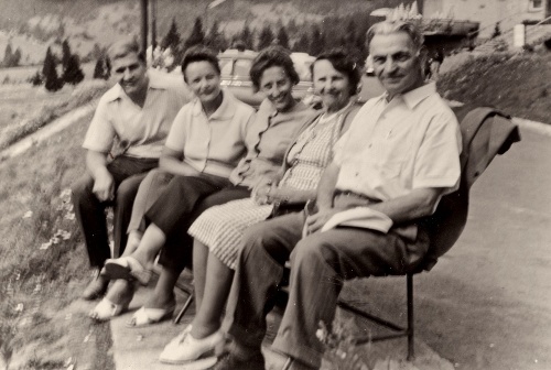 Na Slovensku:  V 60. rokoch navštívil Műller (vpravo) rodinu vo svojej vlasti.