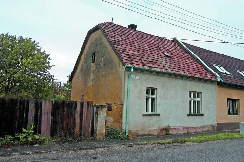 Dom V. Andrášika už má nového majiteľa a jeho samotného našli zavraždeného v priehrade.