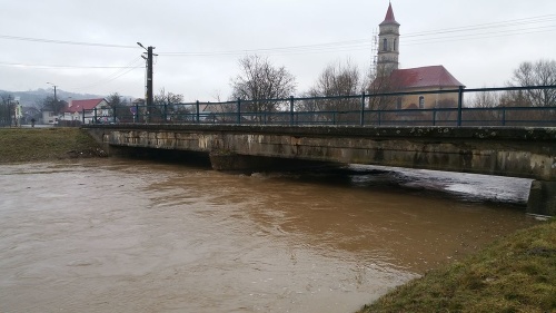 Most ponad rieku Rimava v obci Čerenčany v okrese Rimavská Sobota.