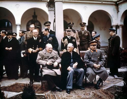 Veľká trojka: Churchill, Roosevelt a Stalin.