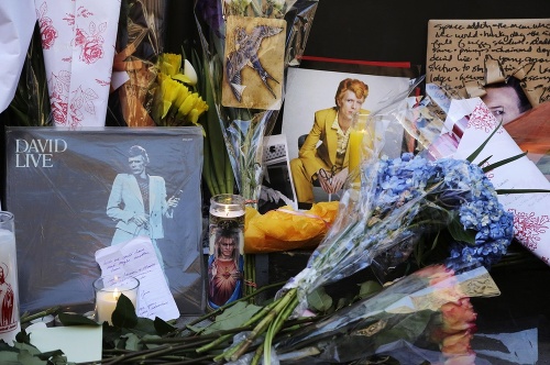 Svet smúti za Davidom Bowiem († 69).