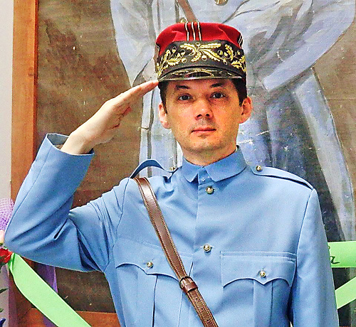 Národniar Rafael Rafaj si chcel v uniforme pred časom uctiť Štefánika.