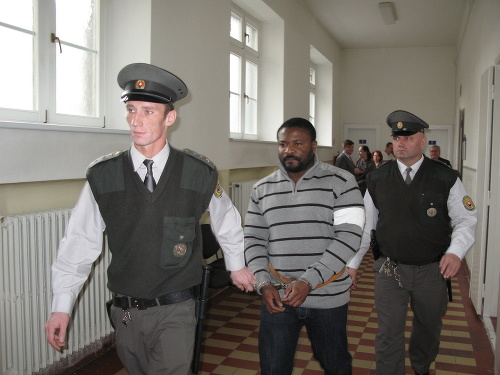 Američana trestný senát Krajského súdu v Bratislave poslal do väzenia na 10 rokov. 