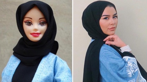 Všetky jej barbie nosia hidžáb.