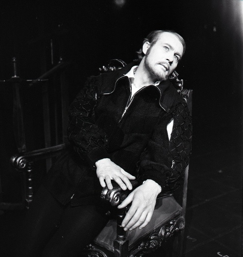 Leopold Haverl v úlohe Dona Carlosa. Premiéra hry Don Carlos Dramatická báseň bola 26. apríla 1969 v Činohre P.0.Hviezdoslava.