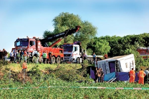 Autobus vyletel z diaľnice D1 asi 10 km za Piešťanmi v smere na Trnavu.