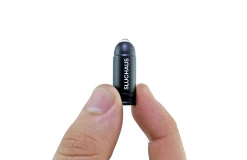 Americká spoločnosť Slughaus vyvinula najmenšiu LED baterku na svete.