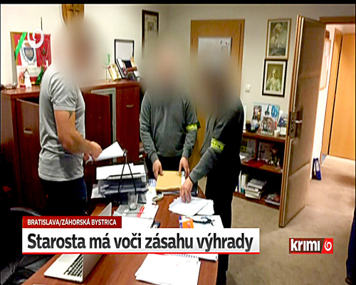 Po obvinení starostu Marianky vykonala polícia raziu aj v mestských úradoch v Záhorskej Bystrici a Čunove.