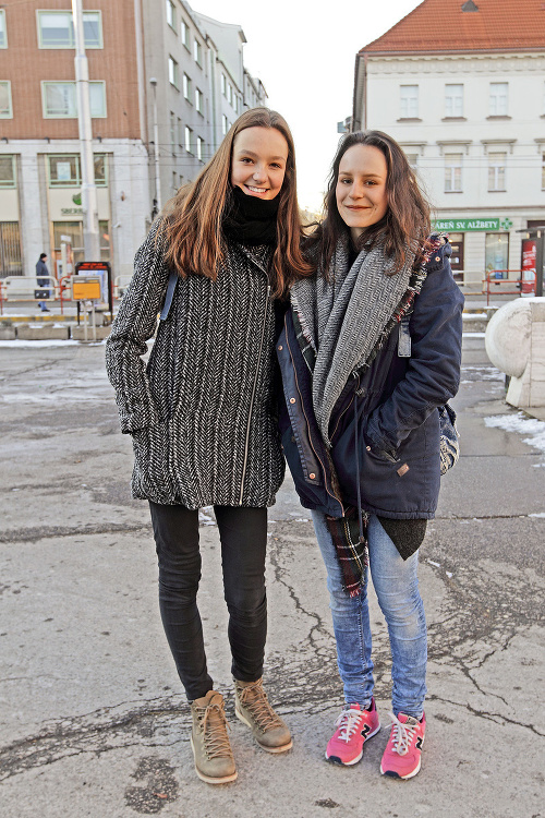 Nikola (18) a Viktória (15), študentky