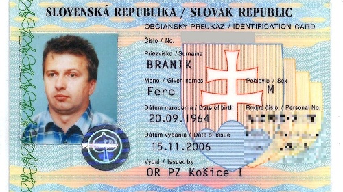 Na úteku v Srbsku používal tieto dva falošné
doklady.