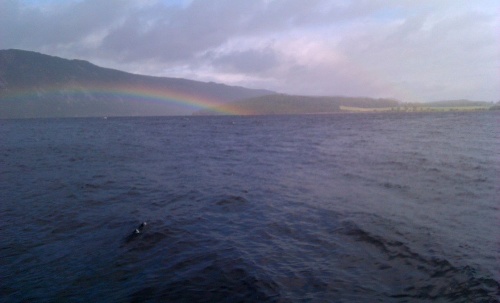Voda jazera Loch Ness skrýva tajomstvo.