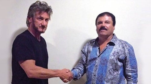 Dvojnásobný držiteľ Oscara (vľavo)sa s drogovým bossom rozprával pri tequile.