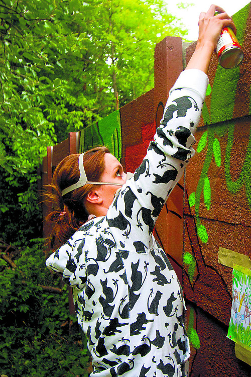 Na trnavskú botanickú záhradu sa vrhli graffiťáci a street art umelci.