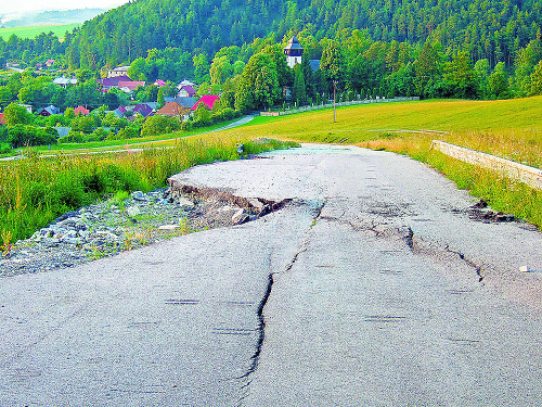 Jún 2011: Cesta je stále neprejazdná.